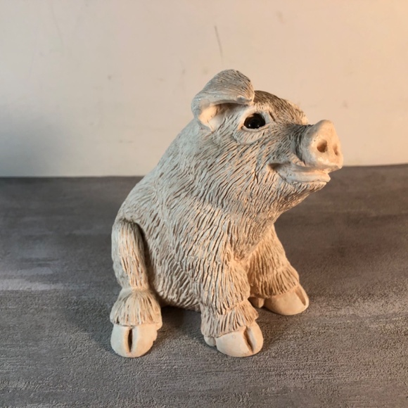 Vintage Sitting Piglet Adorable Collectible sandcast 4” tall - Picture 4 of 6